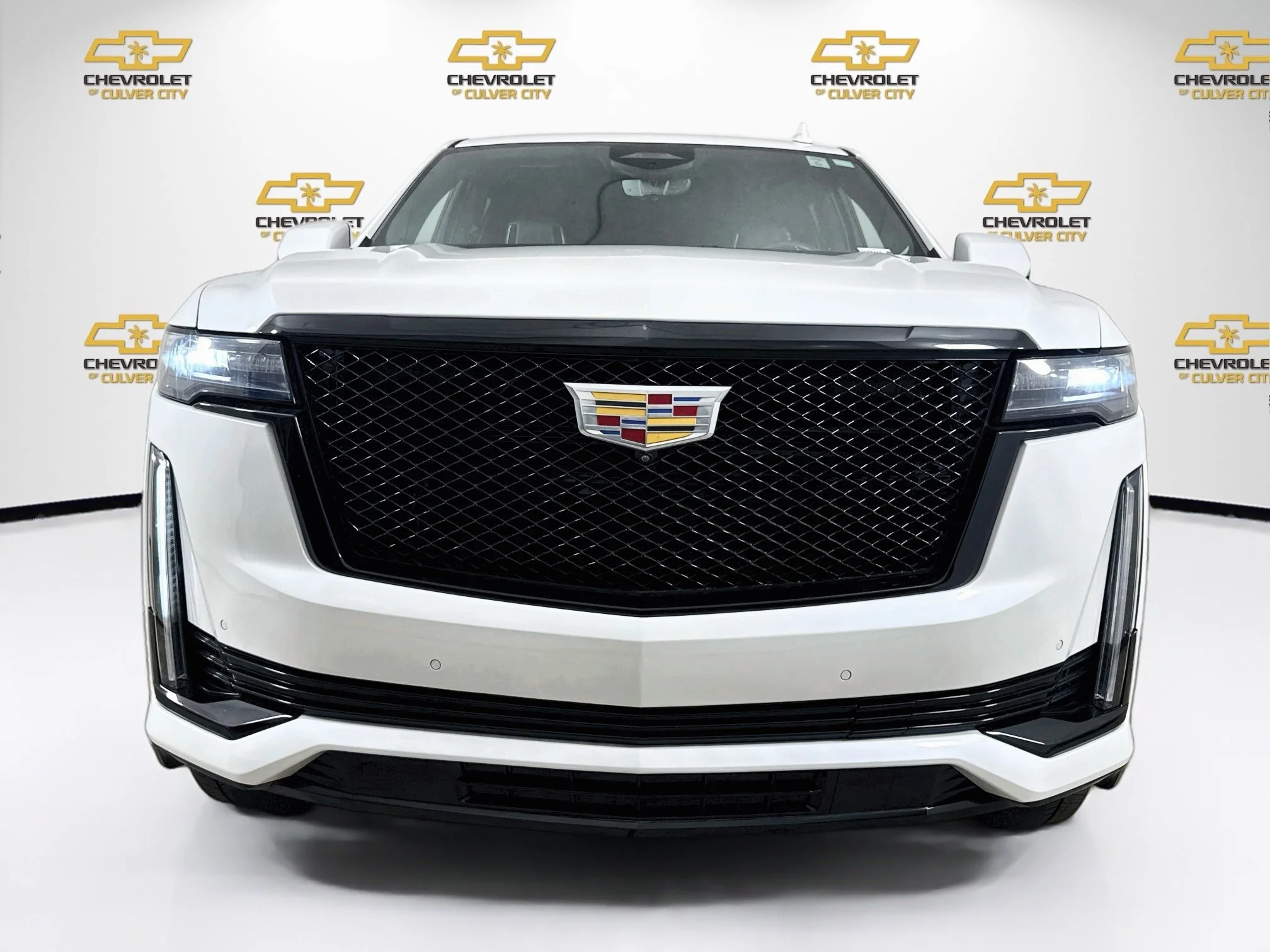 Used 2022 Crystal White Tricoat Cadillac Sport image 2