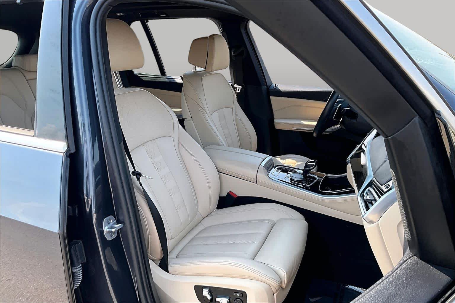 Used 2021 Arctic Gray Metallic BMW xDrive40i image 9