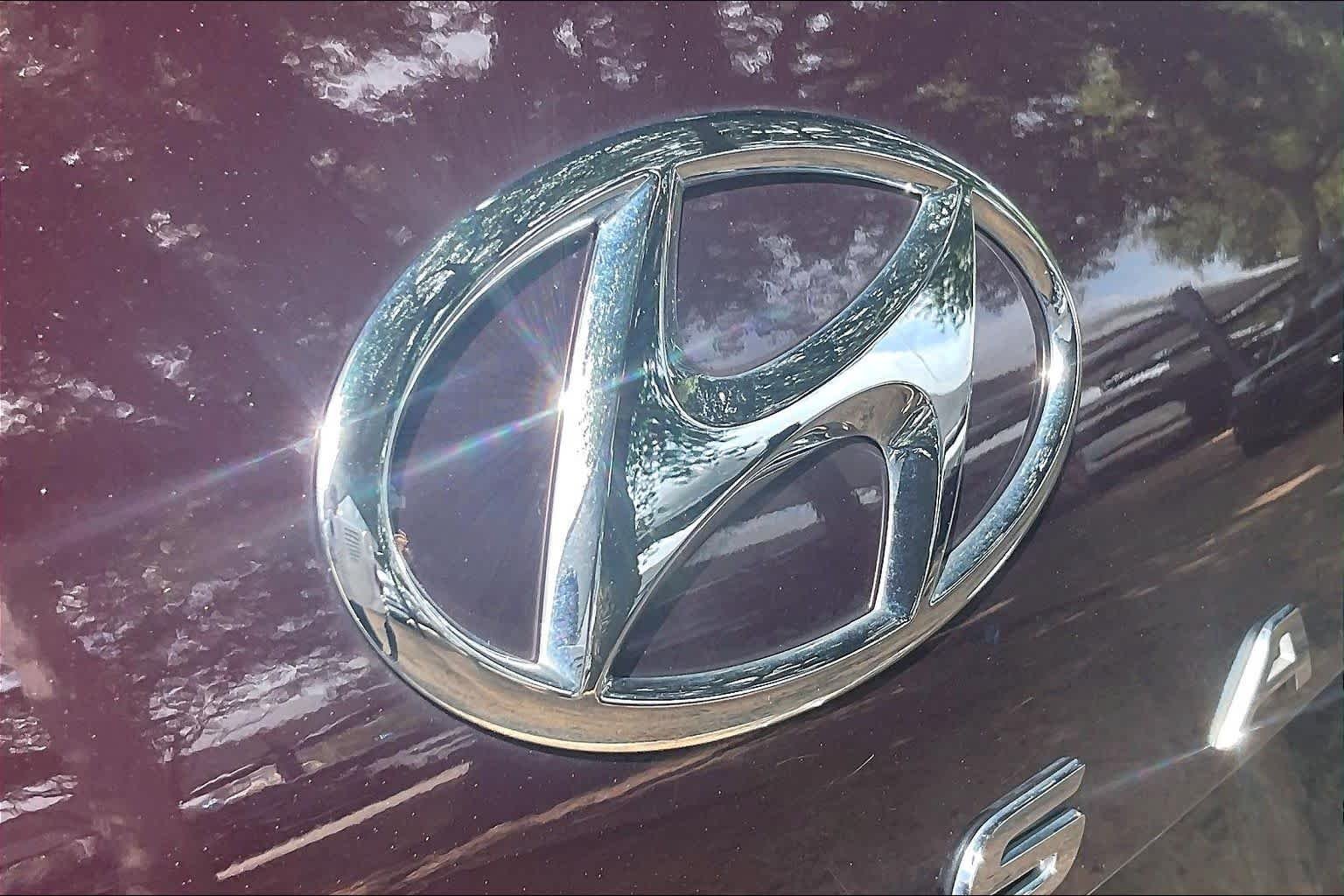 Used 2023 Sierra Burgundy Hyundai SEL image 31