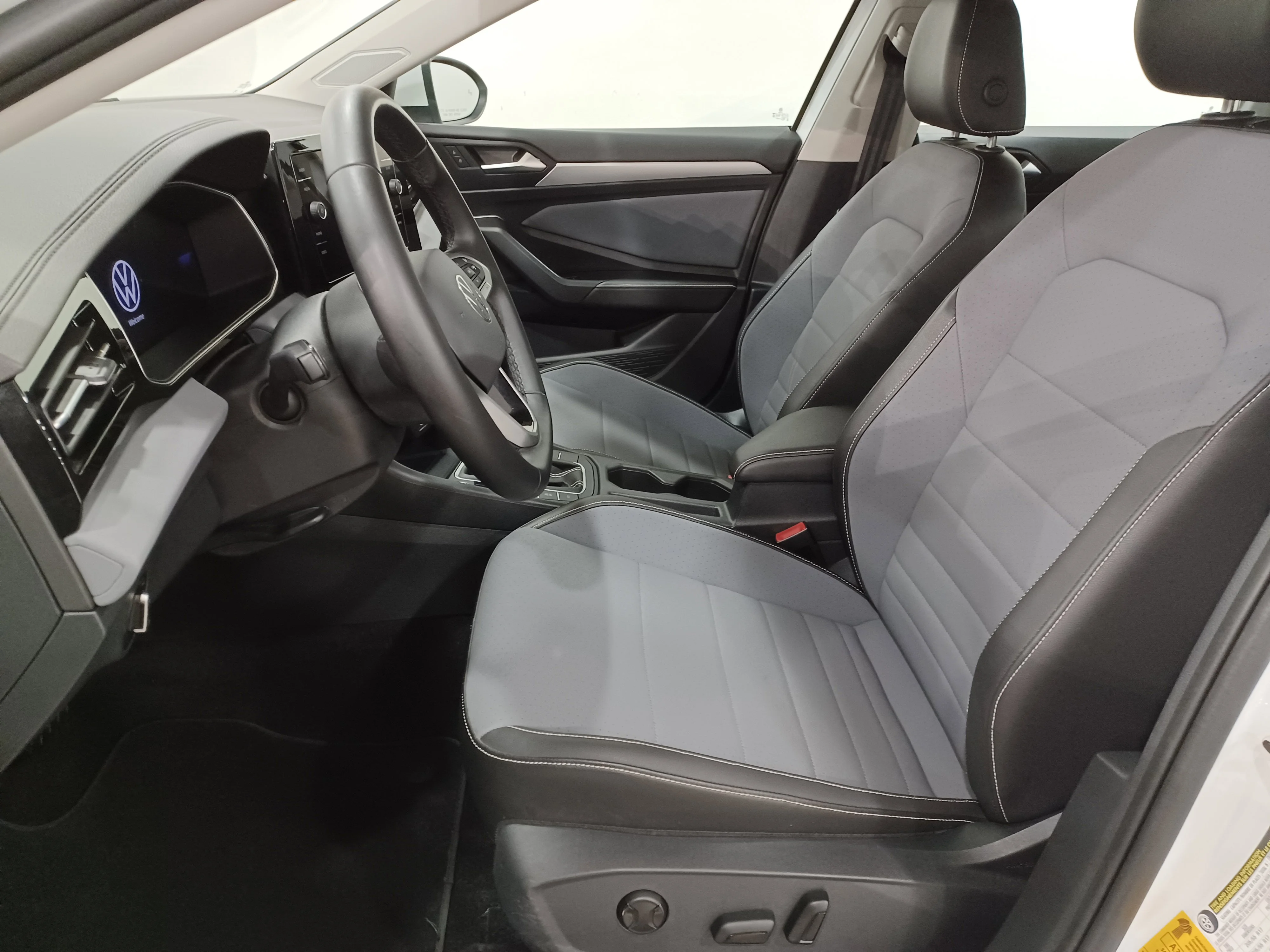 Certified Used 2025 Oryx White Pearl Volkswagen Comfortline*Adapt Cruise | Remote Start | Htd Seats & Wheel | Blind Spot Detect | Lane Keep Assist image 9