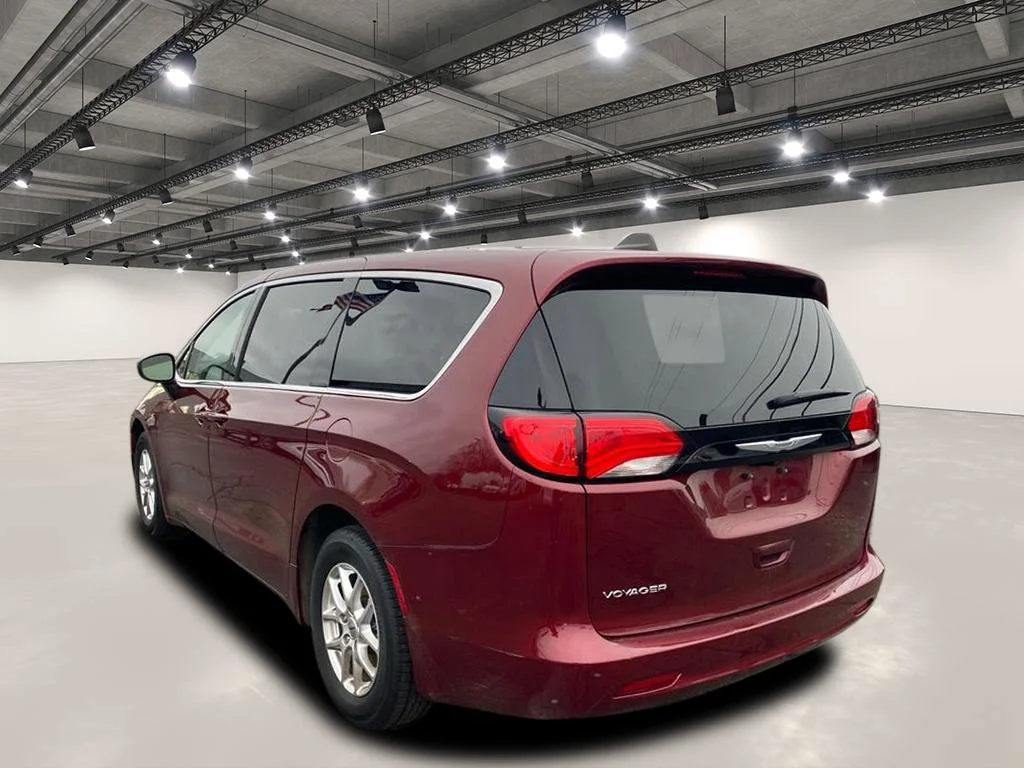 Used 2023 Velvet Red Pearlcoat Chrysler LX image 5
