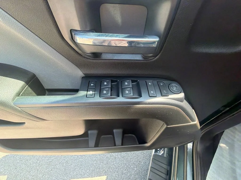 Used 2018 GRAPHITE METALLIC Chevrolet LS image 20