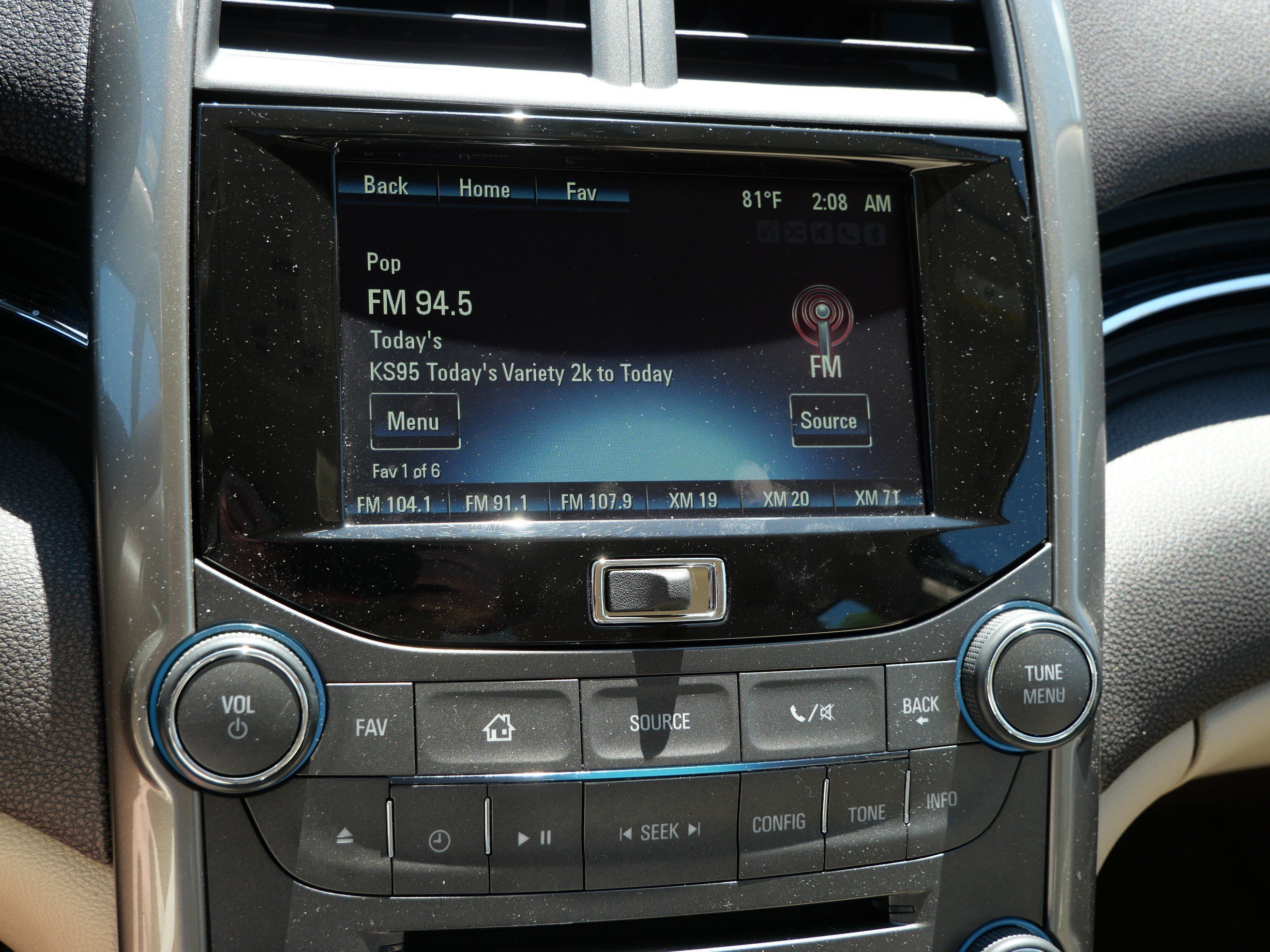 Used 2013 White Diamond Tricoat Chevrolet ECO image 22
