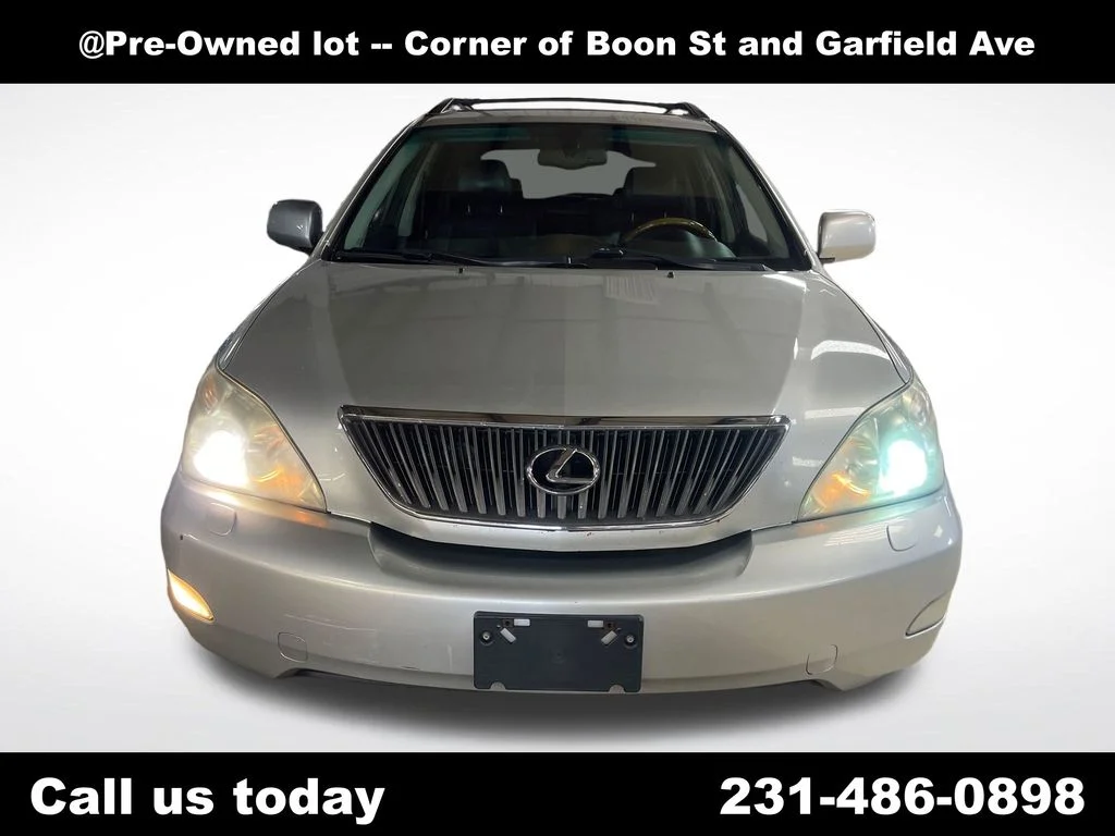 Used 2004  Lexus 330 image 9