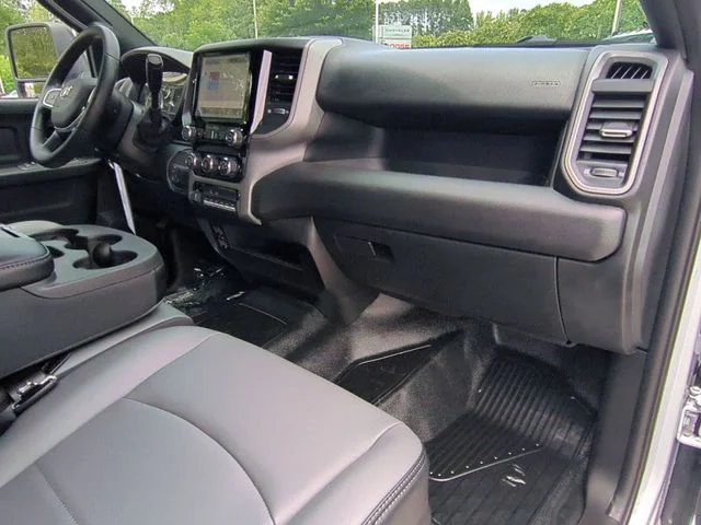 New 2026 Bright White Clearcoat RAM Tradesman image 34