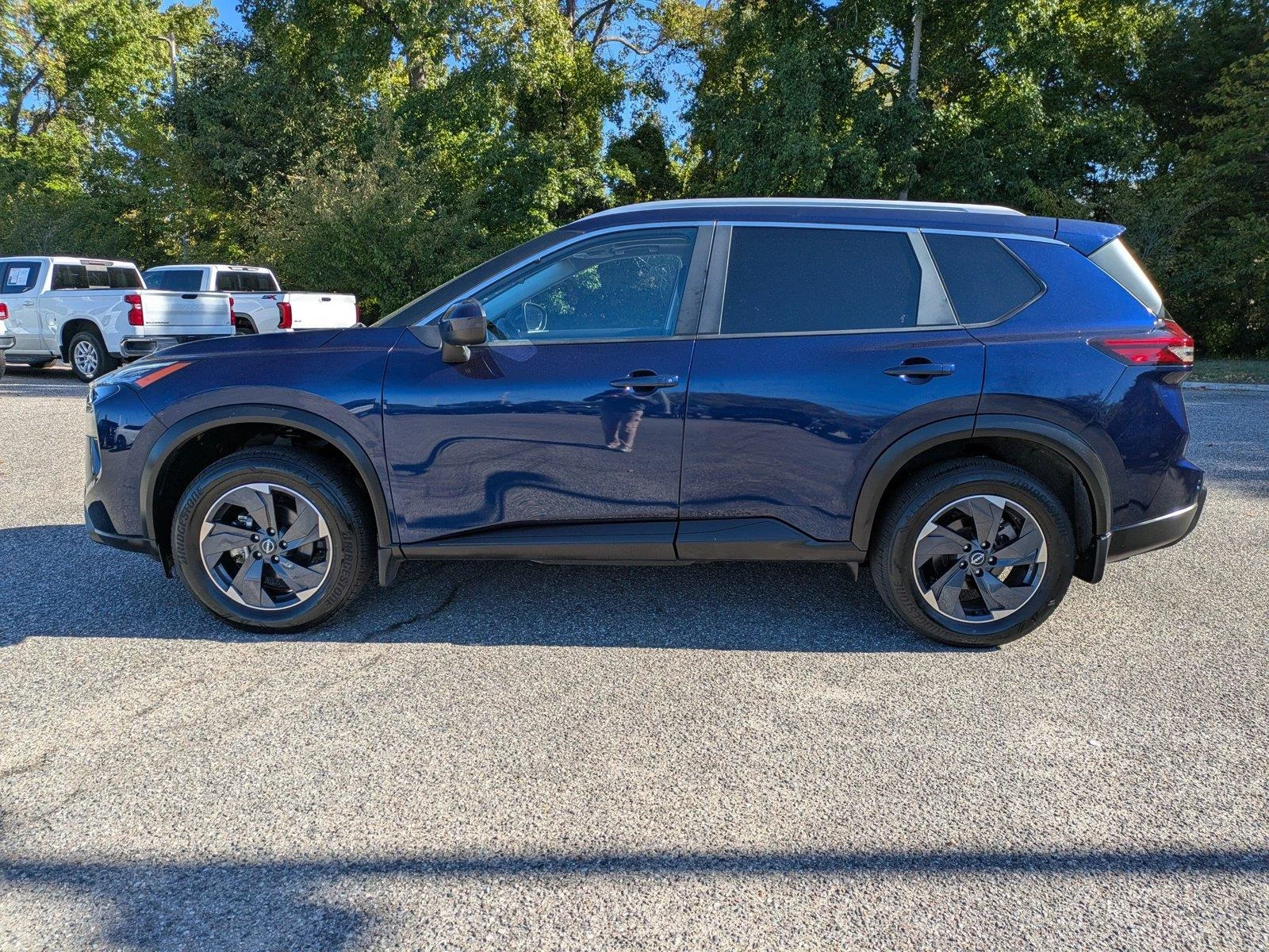 Used 2024 Deep Ocean Blue Pearl Nissan SV image 7
