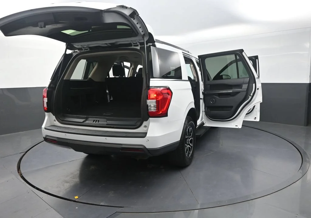 Used 2022 White Ford XL image 36