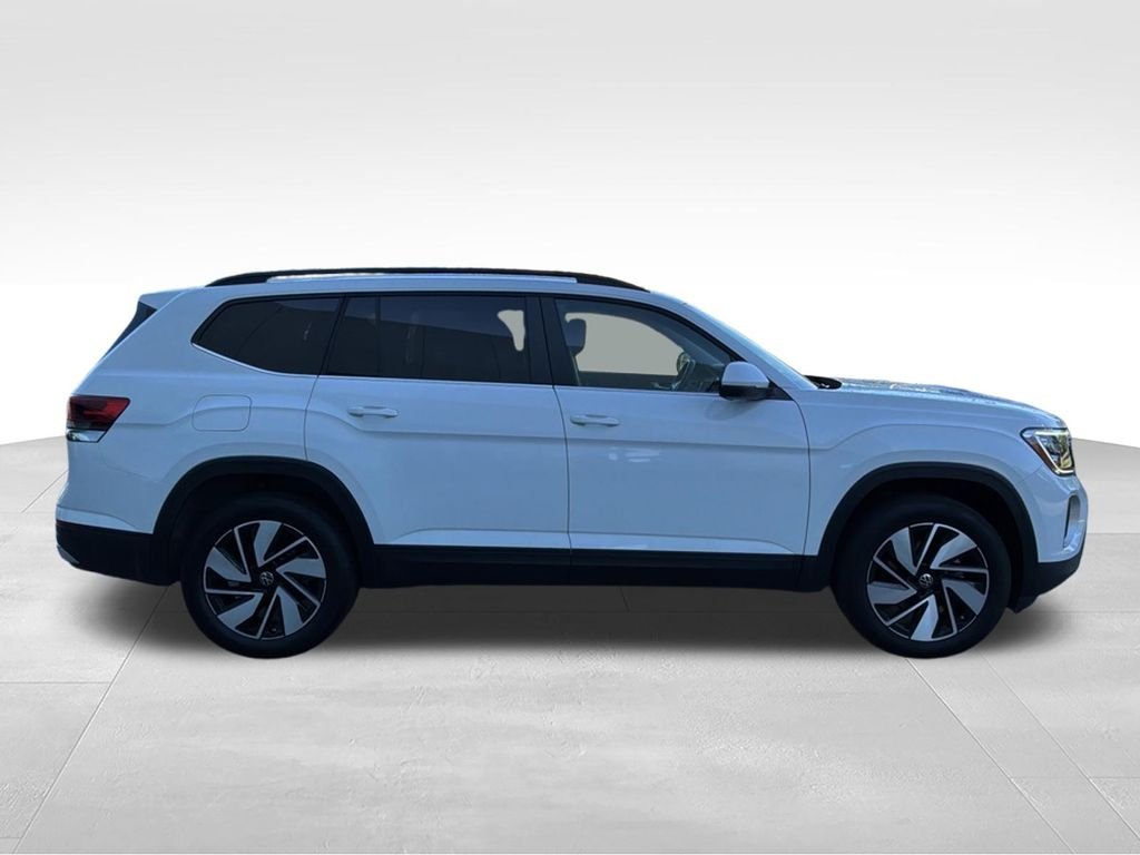 Used 2024  Volkswagen 2.0T SE w/Technology image 7