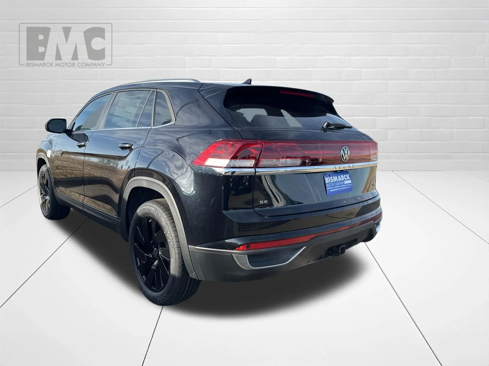 New 2026 Black Volkswagen 2.0T SE w/Technology image 4