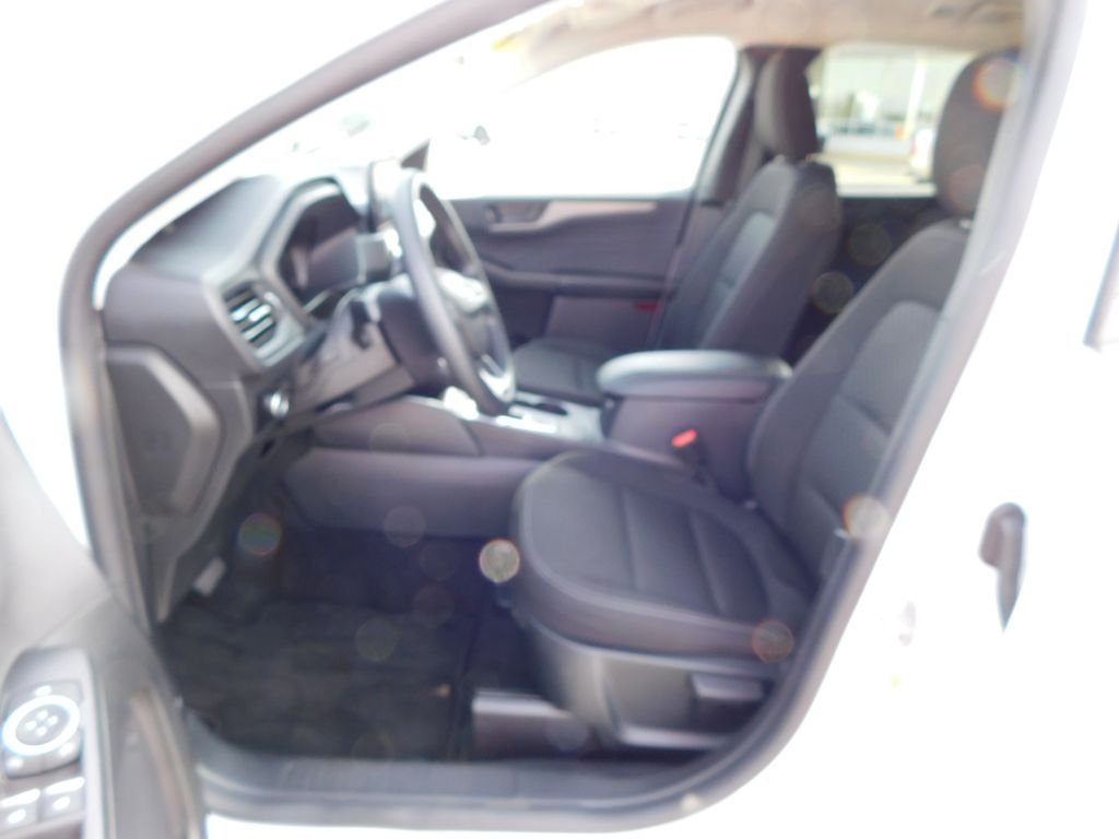 Used 2025 Oxford White Ford Active image 12