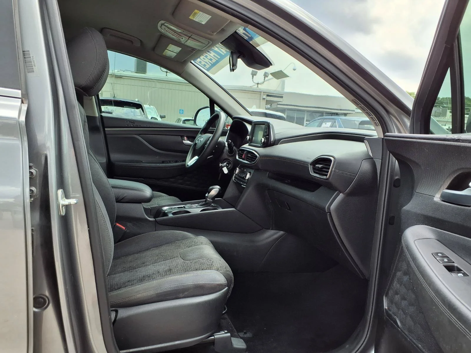 Used 2020 Machine Gray Hyundai SE image 28