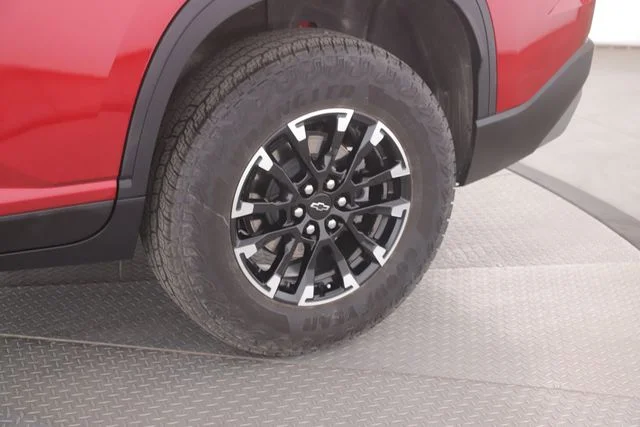Used 2024 Red Chevrolet Z71 image 14