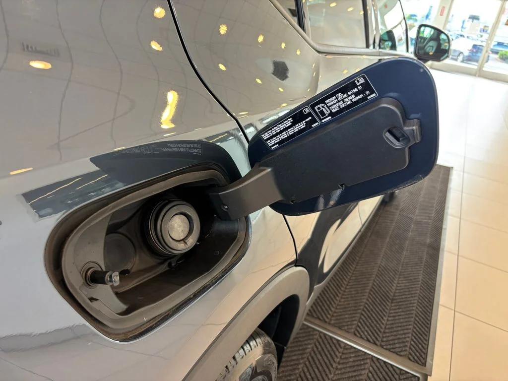 Used 2022 Blue Volvo Momentum image 32