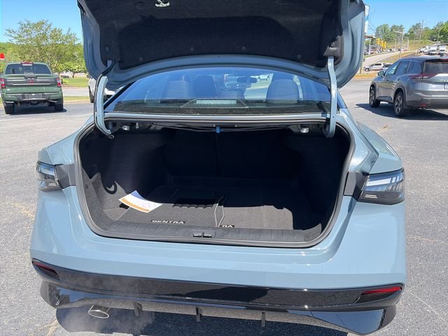 New 2026 Atlantic Gray Metallic / Super Black Two-tone Nissan SR image 30