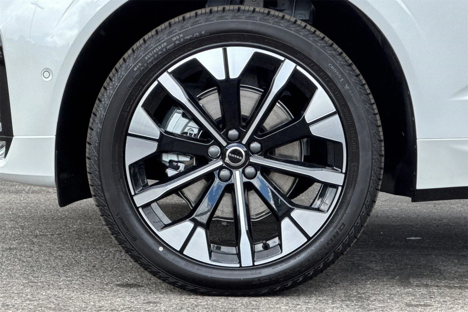 2026 Volvo XC60 Plus - Photo 28