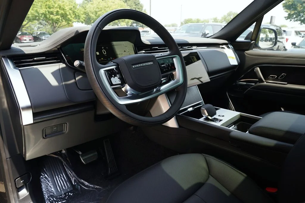 New 2026 Santorini Black Land Rover SE image 13