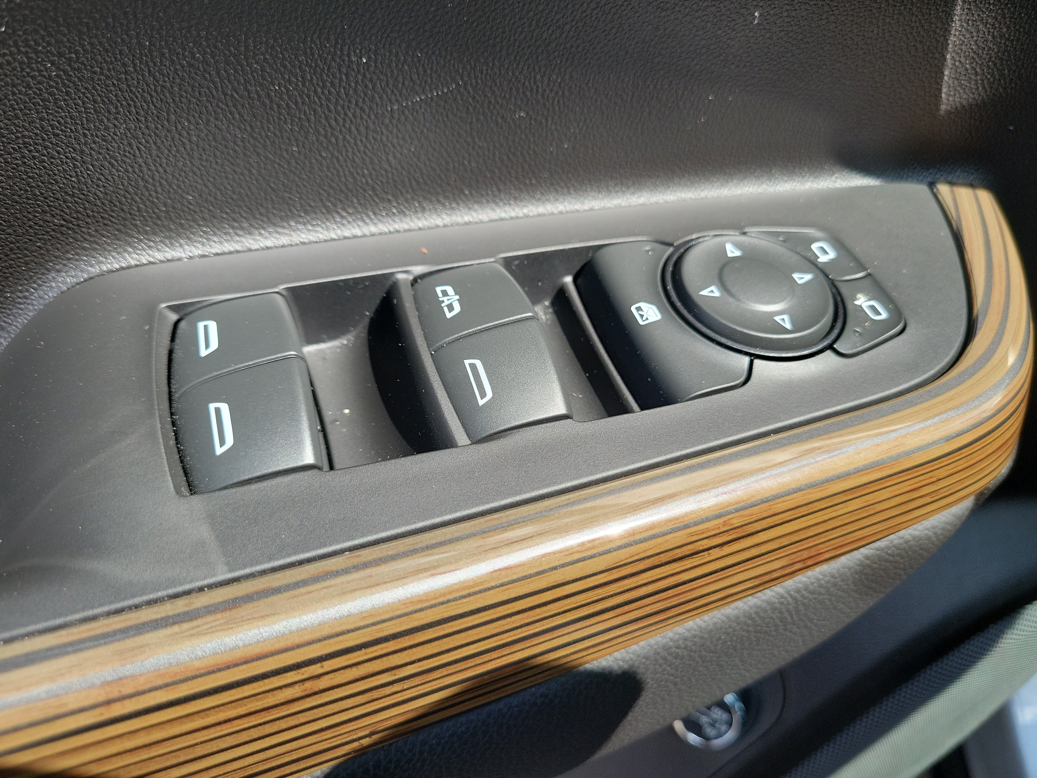 Used 2023 Sterling Metallic GMC SLE image 21