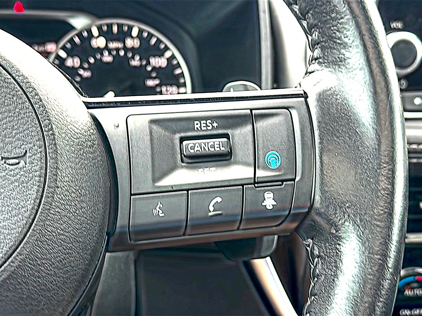 Used 2021 Gun Metallic Nissan SL FWD image 29
