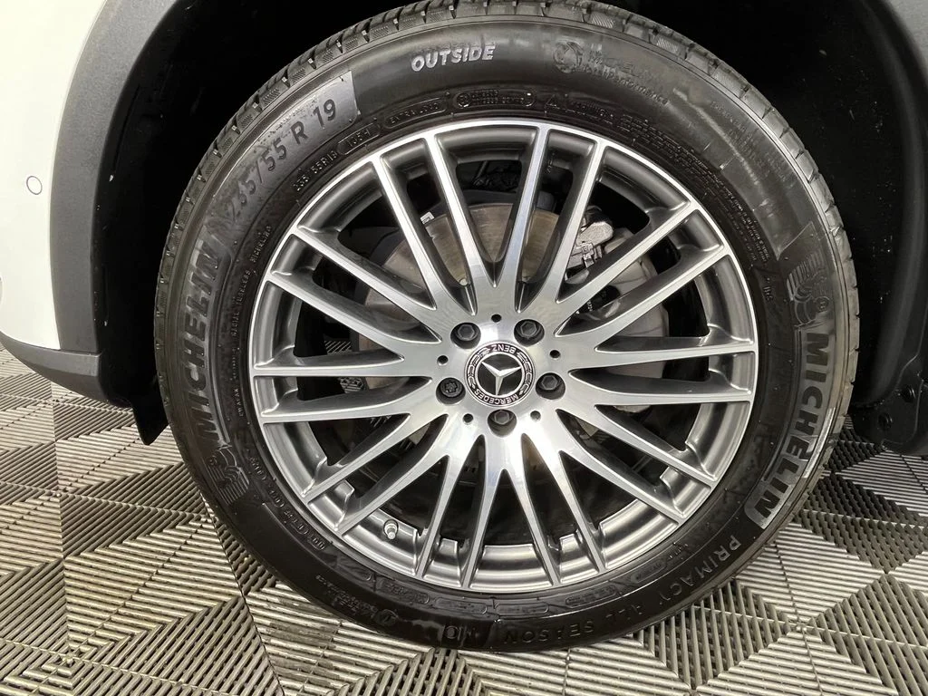Used 2025  Mercedes-Benz GLC 300 image 14