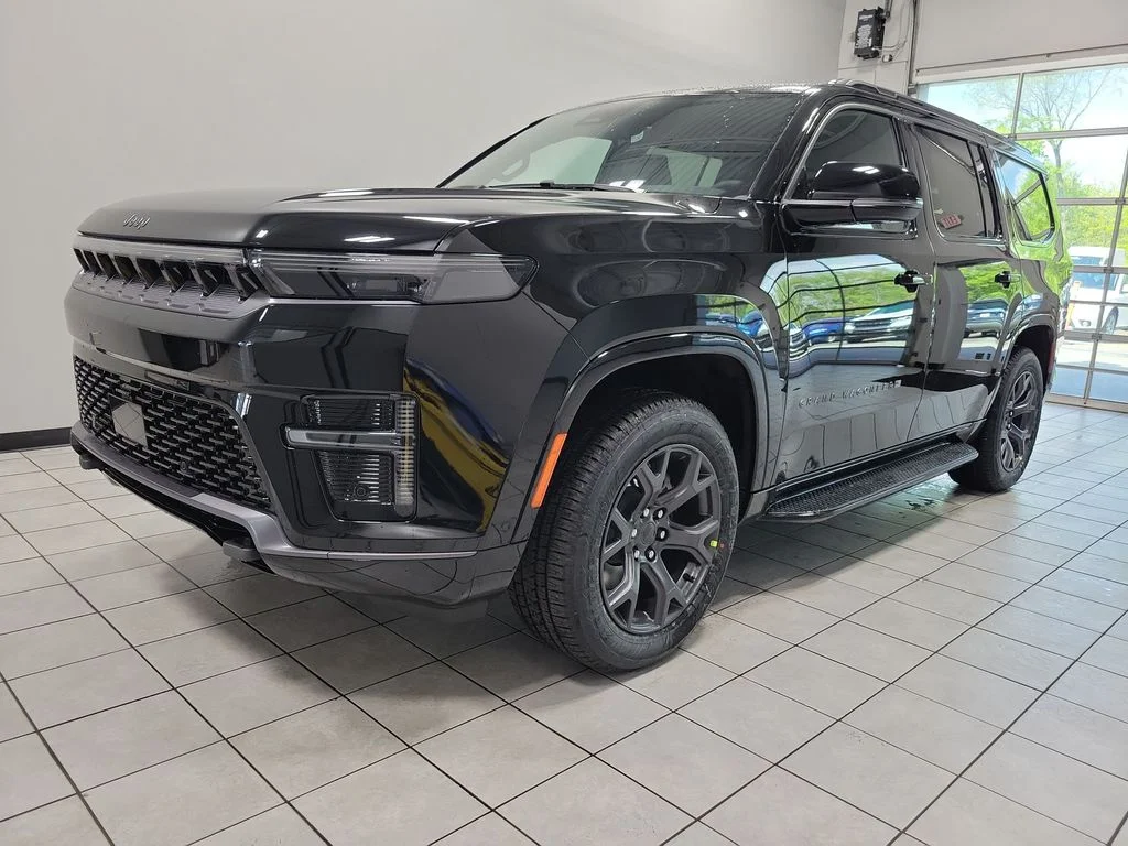 New 2026 High Gloss Black Exterior Paint Jeep Limited Altitude image 3