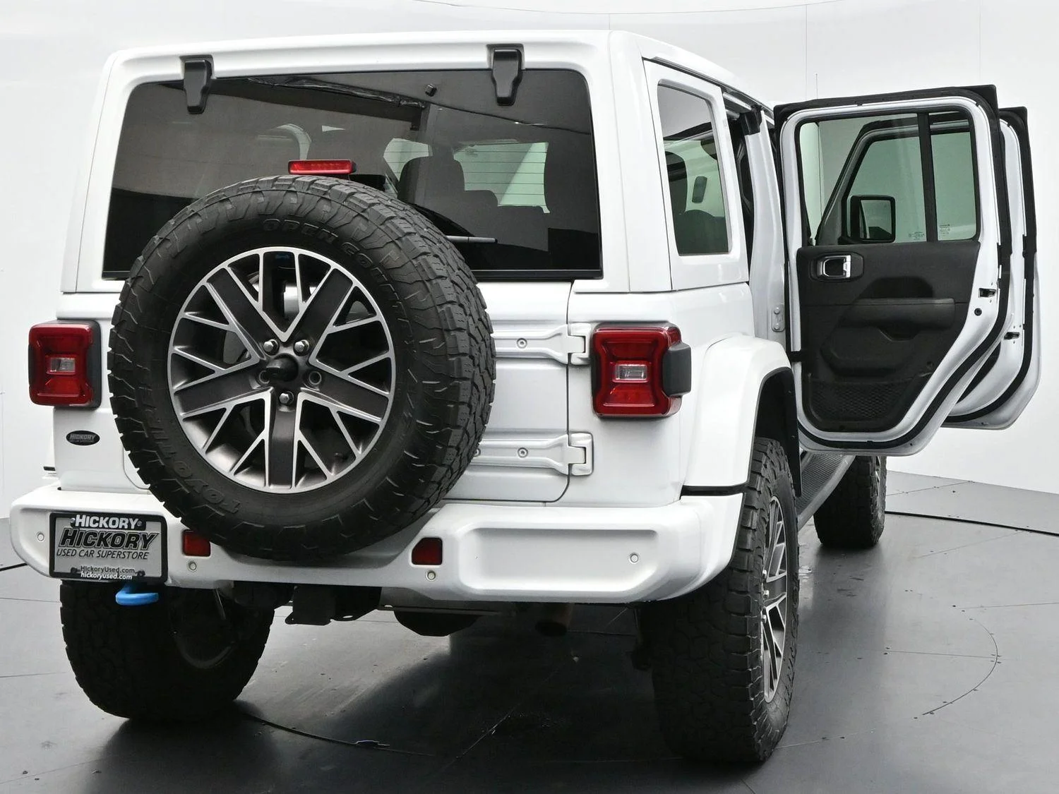 Used 2023 Bright White Clearcoat Jeep Sahara High Altitude image 43