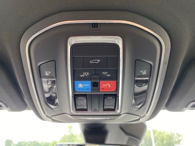 New 2026 Bright White Clear-Coat Exterior Paint Jeep Altitude image 18