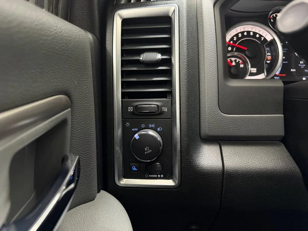 Used 2015 Bright Silver Metallic Clearcoat Ram Big Horn image 34
