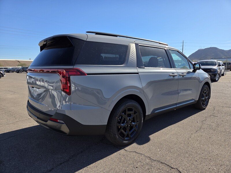 New 2026 Ceramic Silver Kia SX image 3