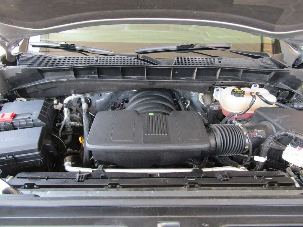 Used 2025 Silver GMC SLT image 33