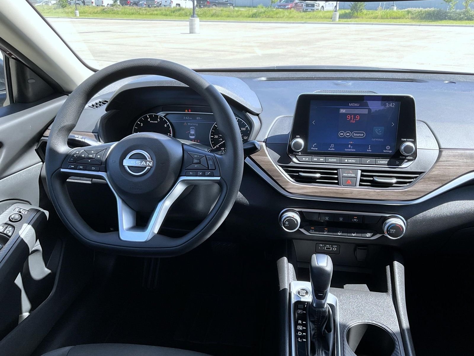 2025 Nissan Altima SV - Photo 14