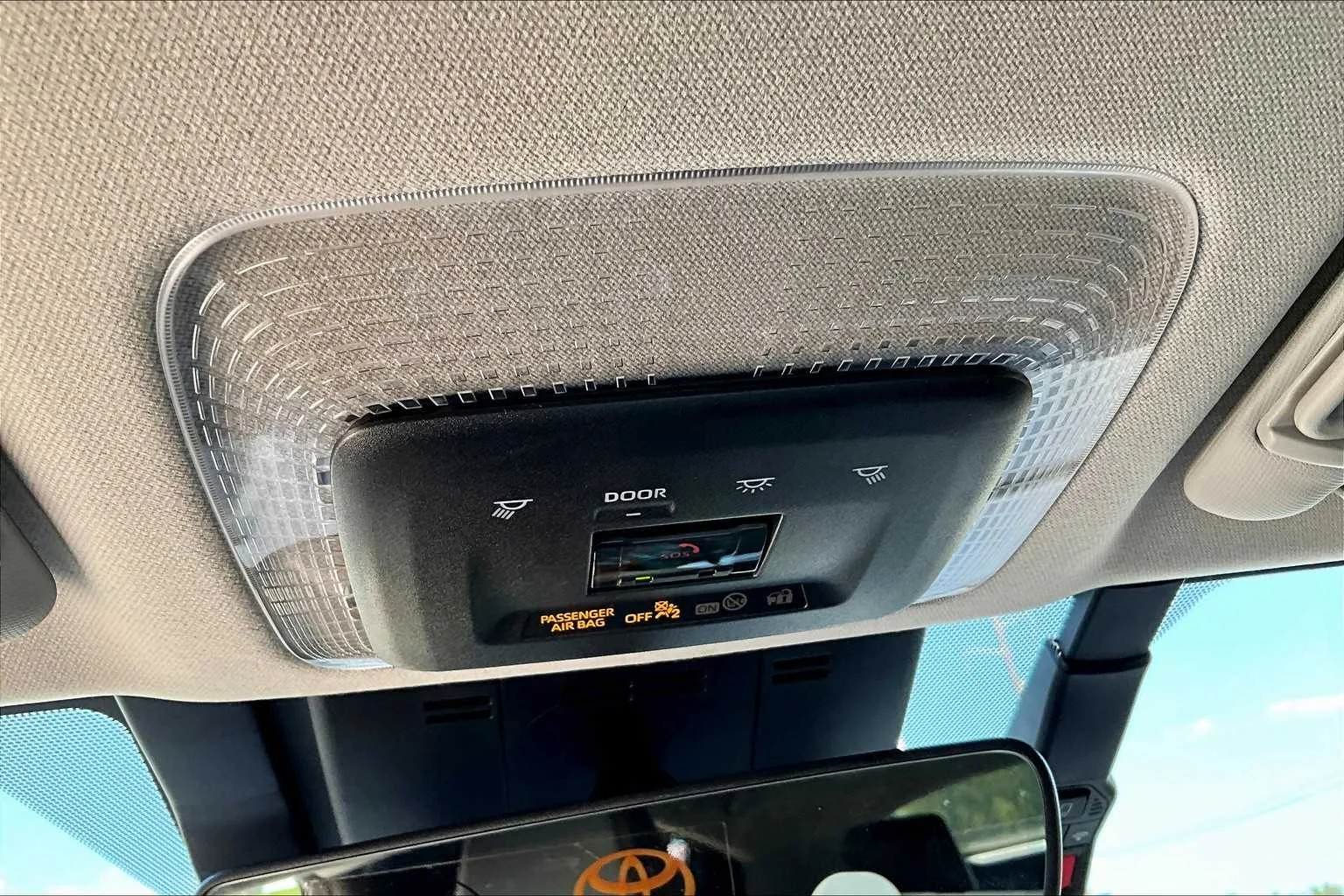 2026 Toyota Prius Plug-in Hybrid XSE - Photo 17