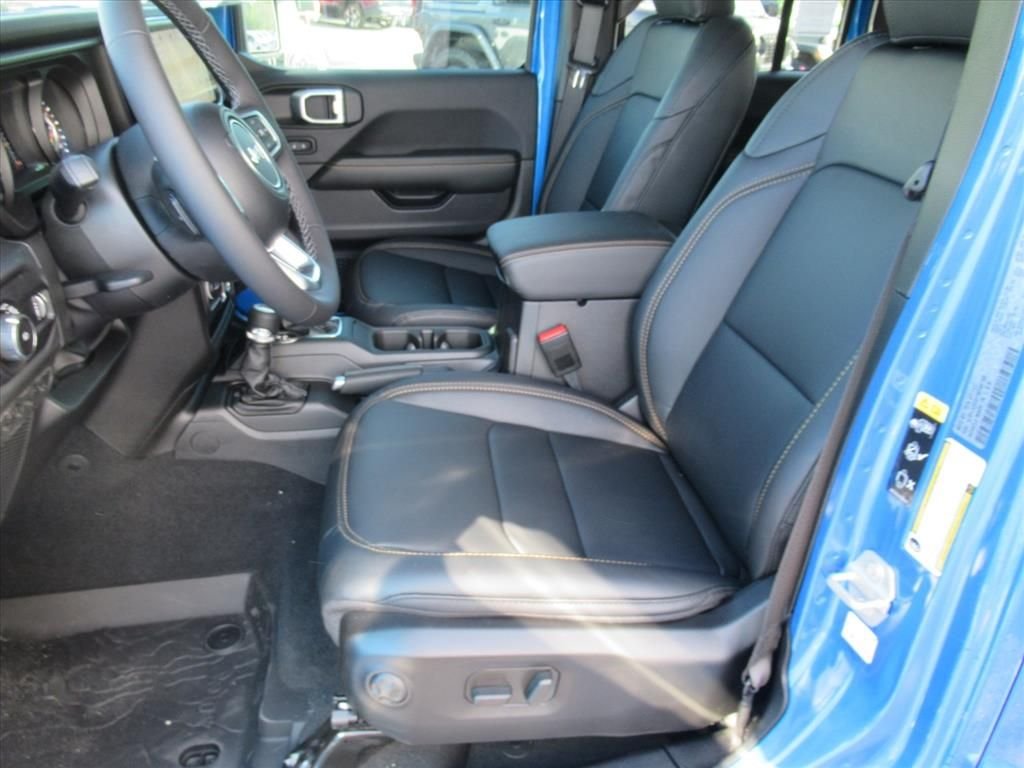 New 2026 Hydro Blue Pearl-Coat Exterior Paint Jeep Sahara image 18