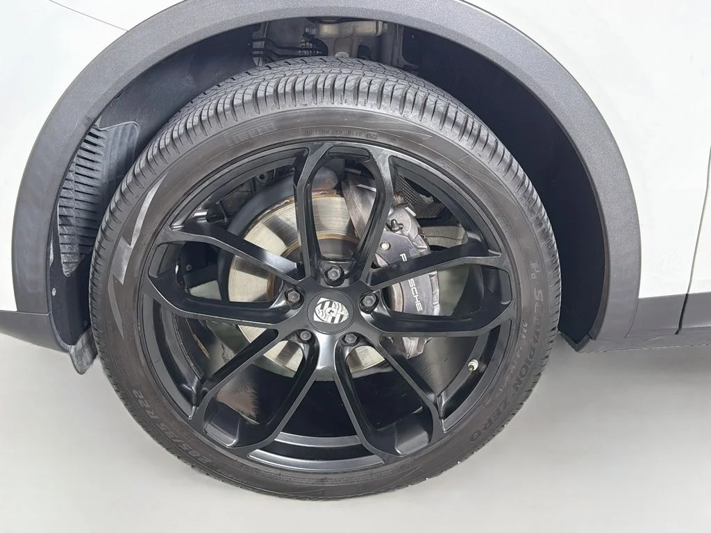 Used 2019  Porsche Base image 32