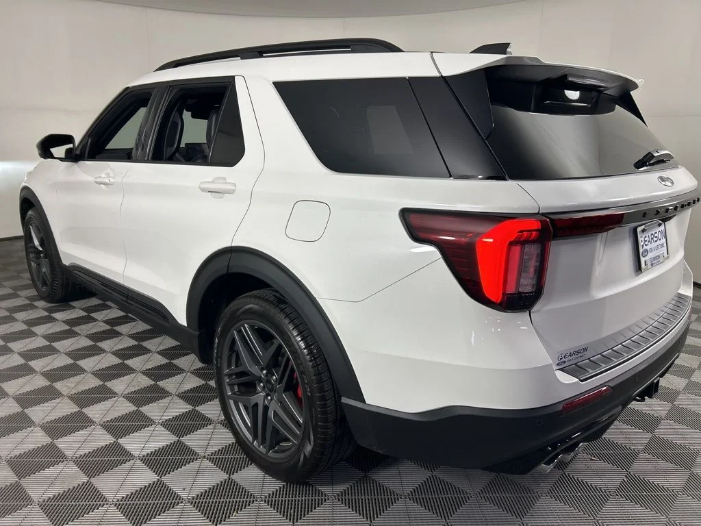 2025 Ford Explorer ST - Photo 12