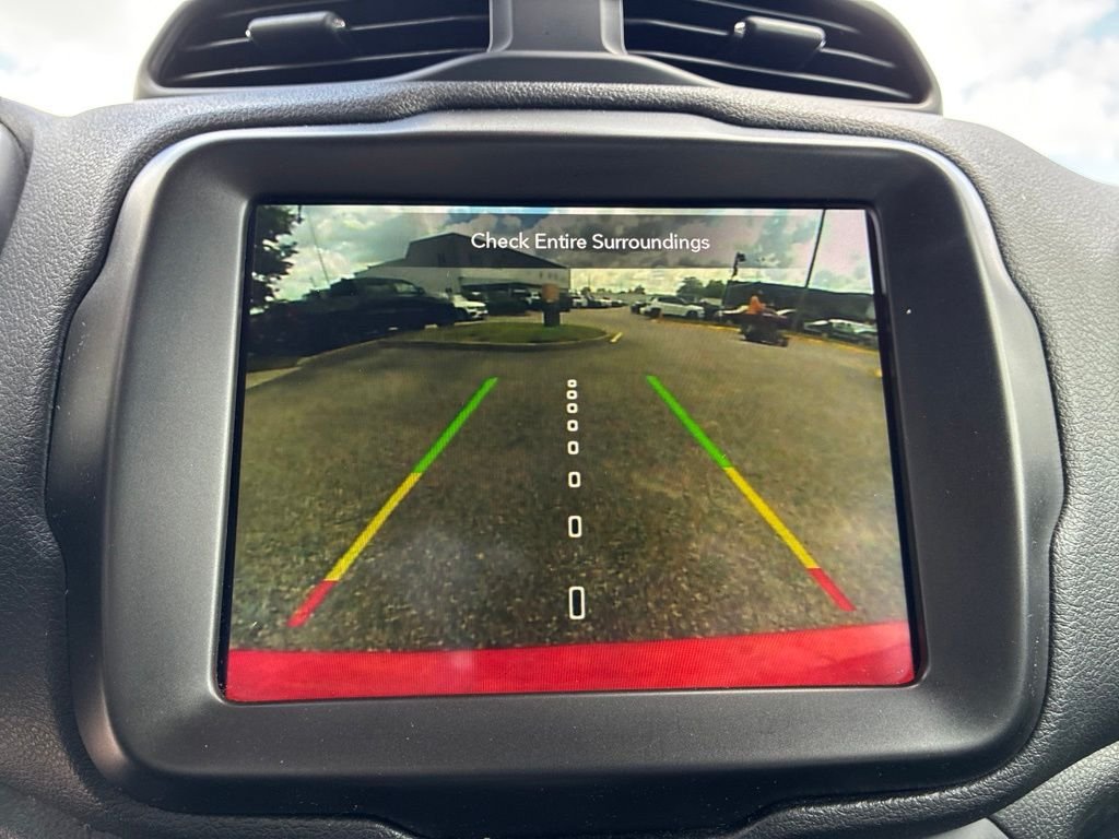 Used 2023 Red Jeep Latitude image 17