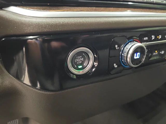 Used 2024 Metallic GMC SLE image 29