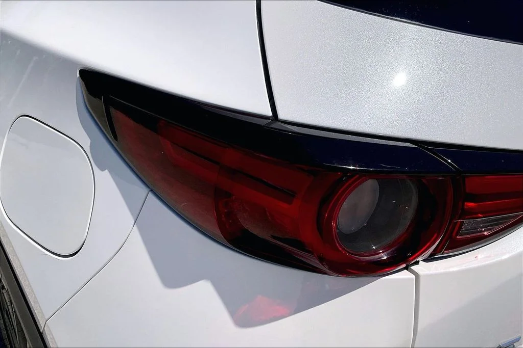 Used 2018 White Mazda Grand Touring image 30
