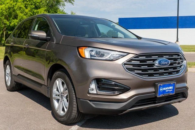 Used 2019 Gray Ford SEL image 4
