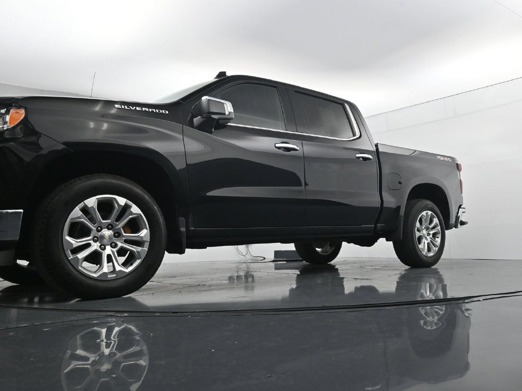 Used 2022 Black Chevrolet LTZ image 34