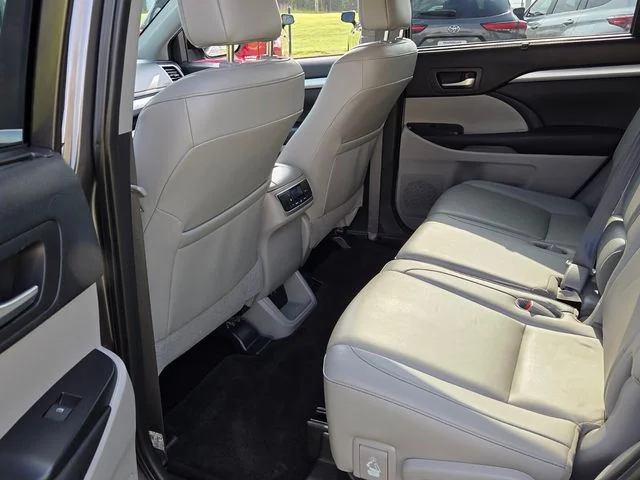 Used 2019 Gray Toyota XLE image 7
