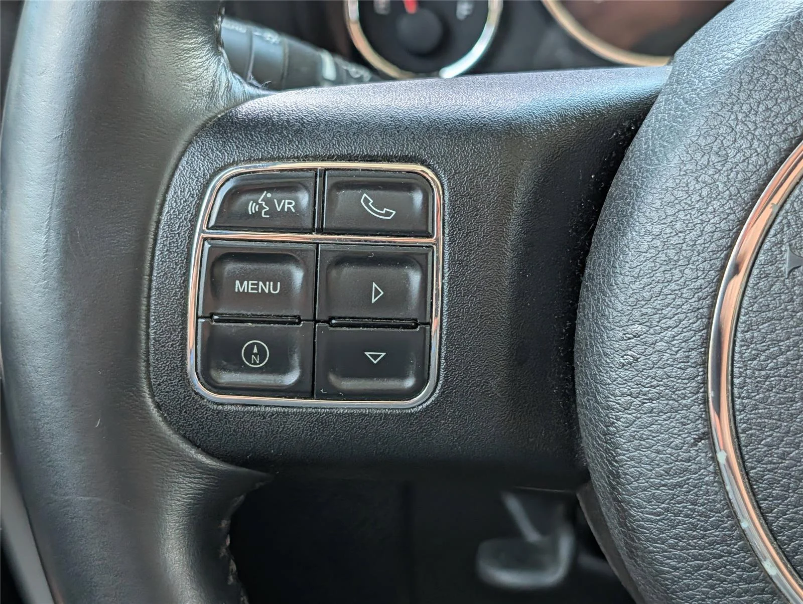 Used 2014 Bright White Clearcoat Jeep Sahara image 20