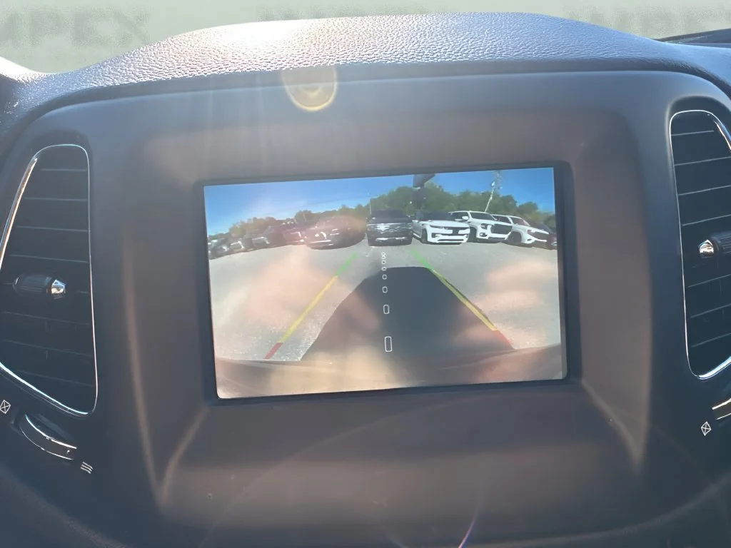 Used 2019 Red Jeep Latitude image 18