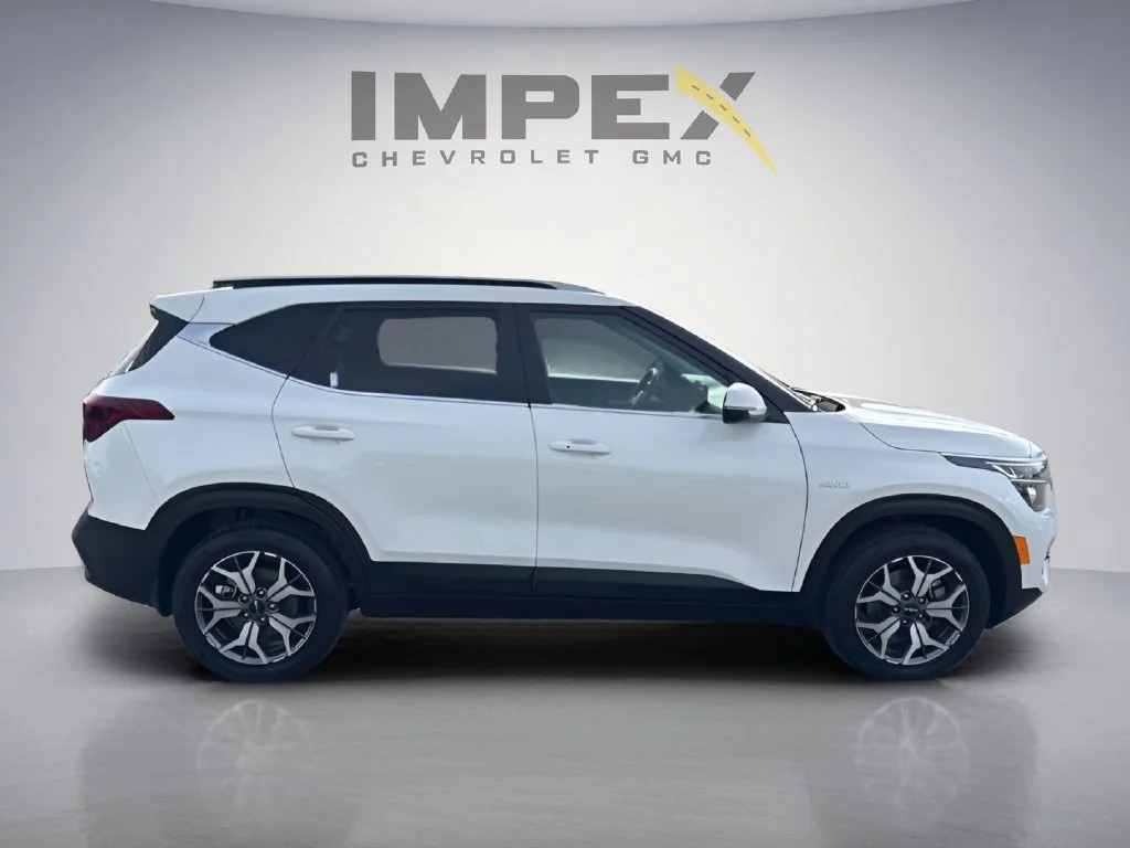 Used 2023  Kia EX image 6