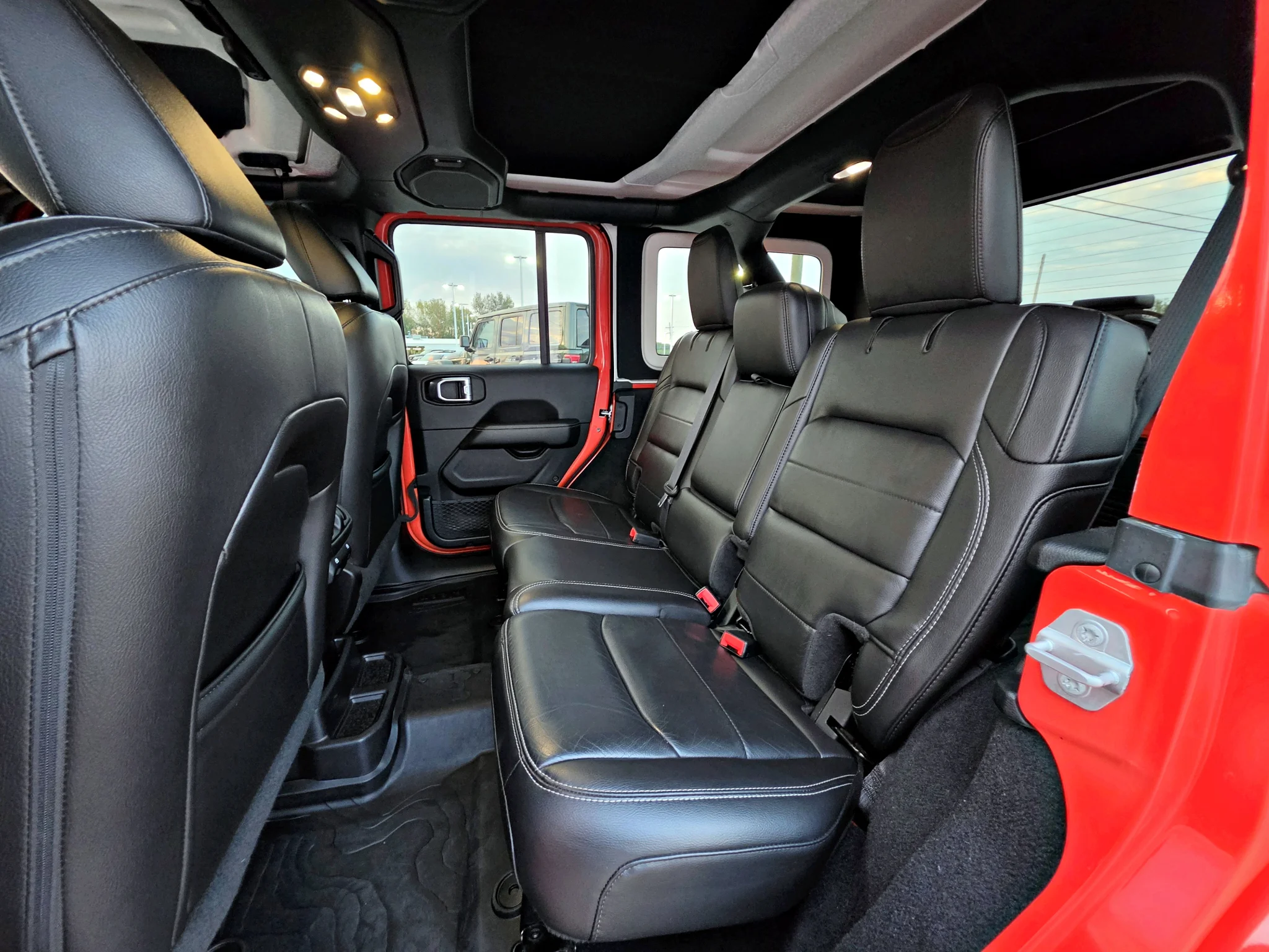 Used 2019 Punkn Metallic Clearcoat Jeep Sahara image 23