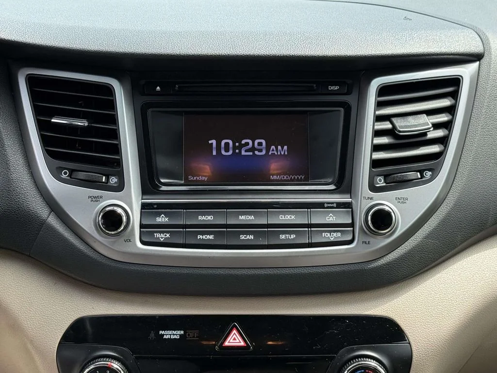 Used 2016 Red Hyundai SE image 18