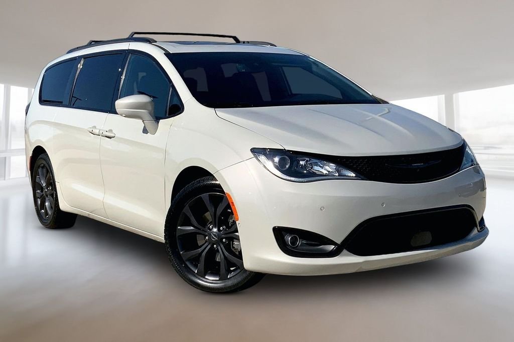 Used 2020 Luxury White Pearlcoat Chrysler Touring L Plus image 12