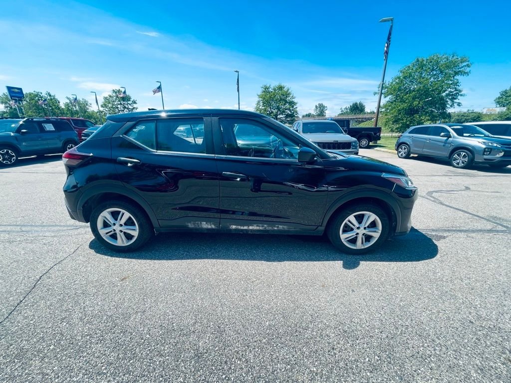 Used 2021 Black Nissan S image 7
