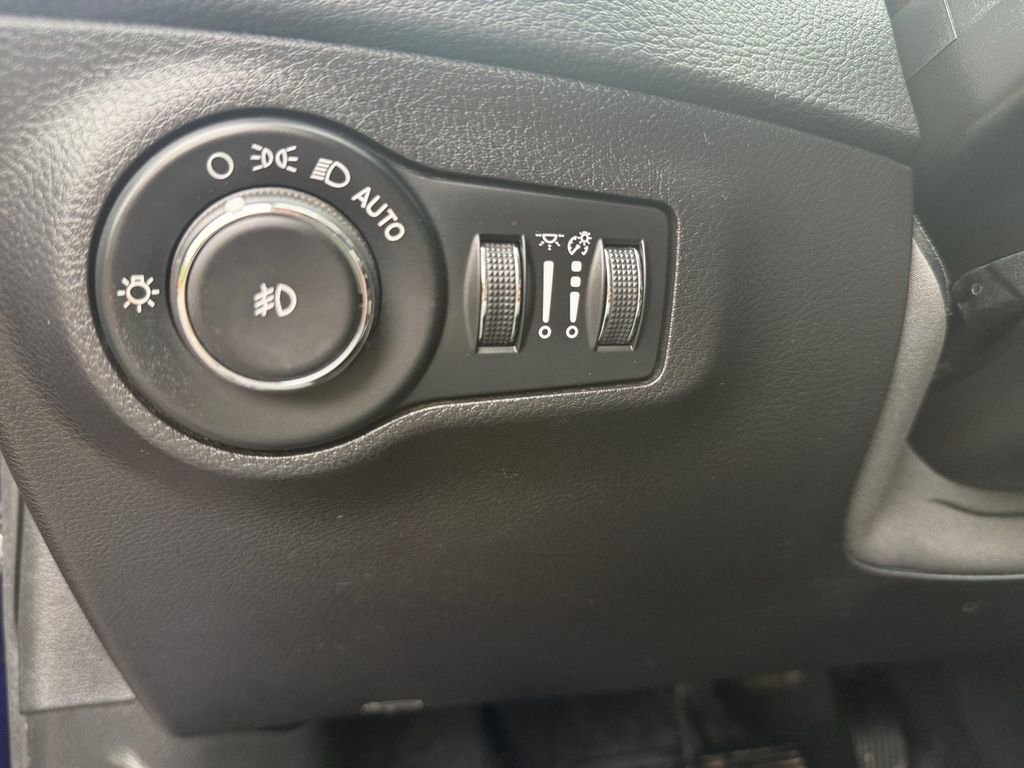 Used 2019 Blue Jeep Trailhawk image 25