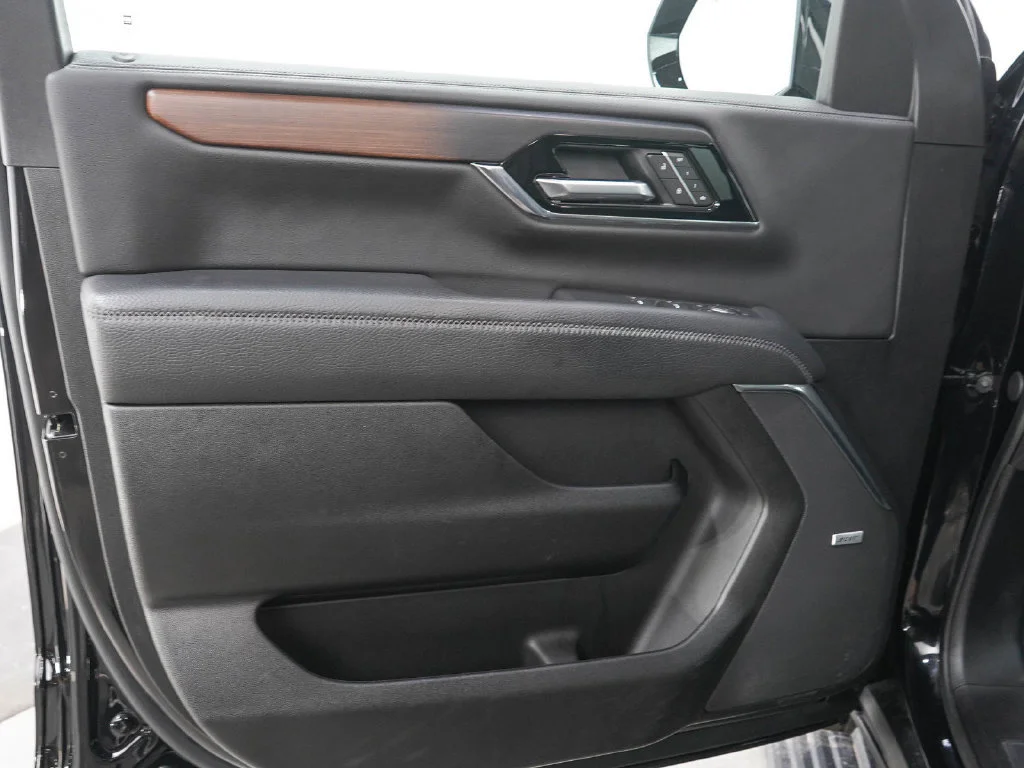 Used 2025 Onyx Black GMC Denali image 21