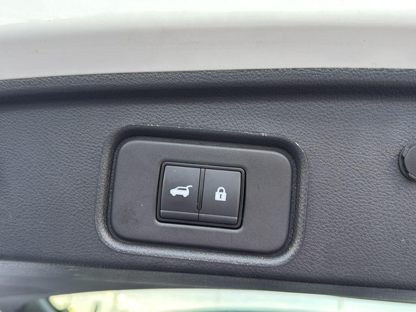 2025 Nissan Pathfinder SV - Photo 35